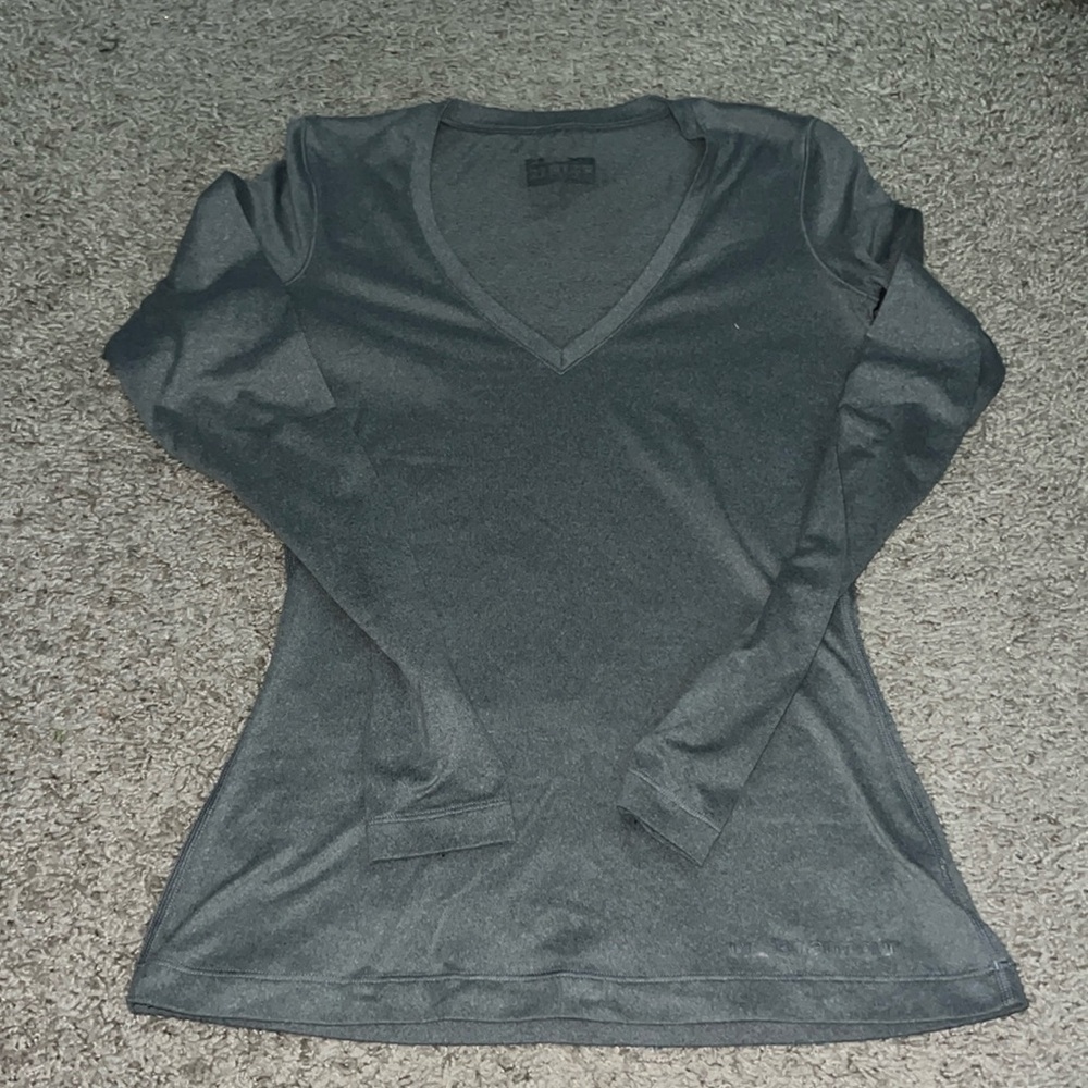 XS Under Armour gray long sleeve shirt